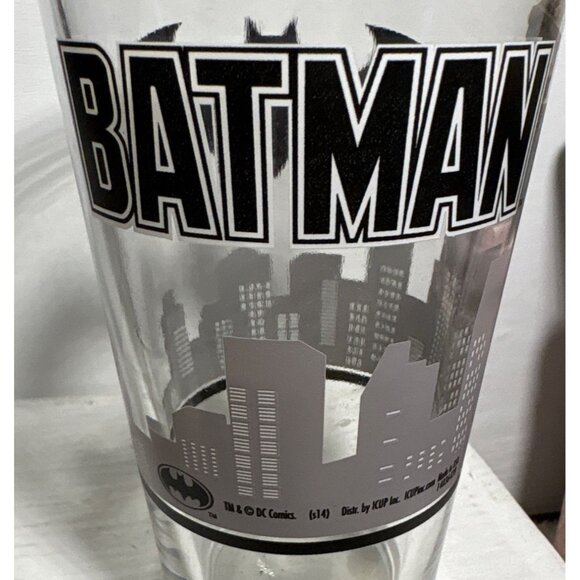 Batman Pint Glass Set Of 2 Beer Mugs Drinking Cups DC Comics Gotham Cityscape - Picture 3 of 11